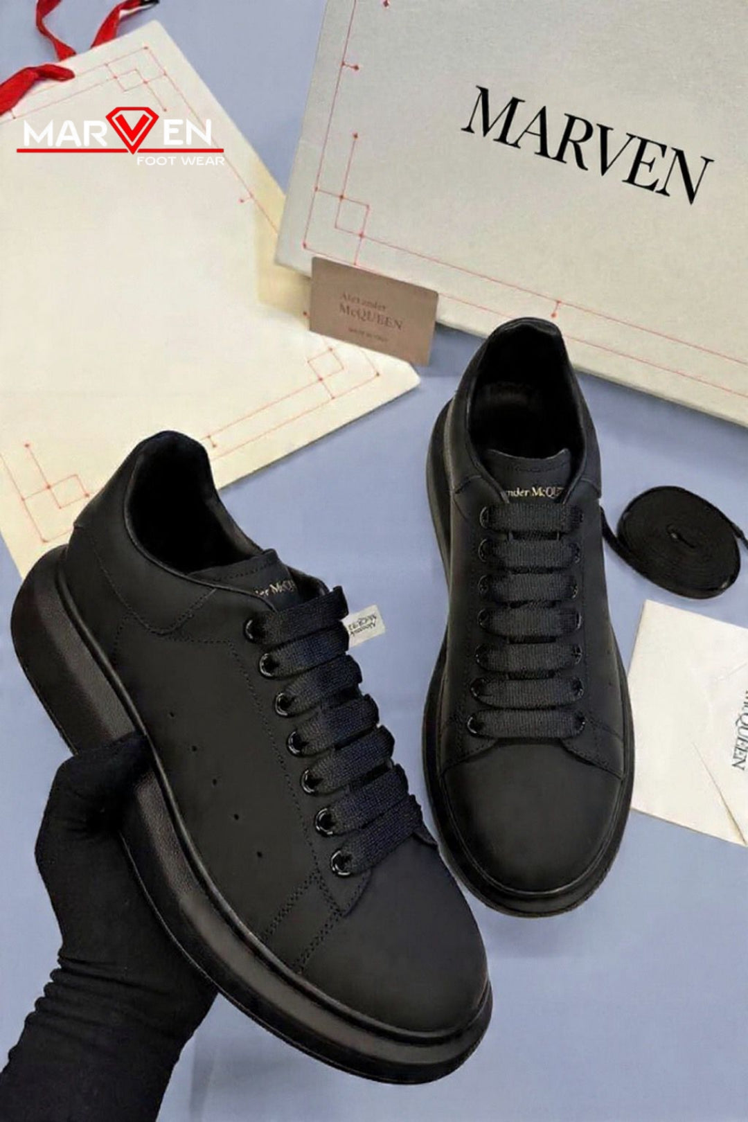 Alexander McQueen كوتشي-اسود